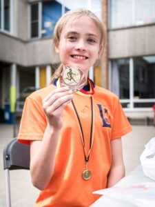 girl, medal, happy-958409.jpg